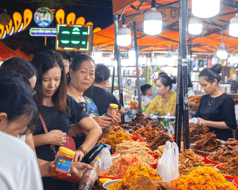 khu ẩm thực đa dạng, nhiều món từ khắp nơi trên thế giới