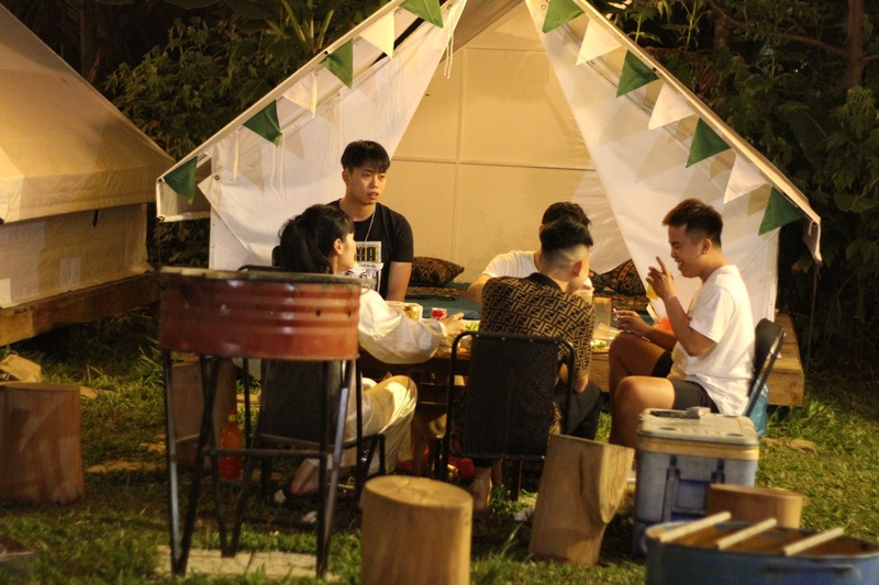 Một góc lều trại xinh xắn, ấm cúng đầy đủ tiện nghi (Nguồn: Nam Yên Camping)