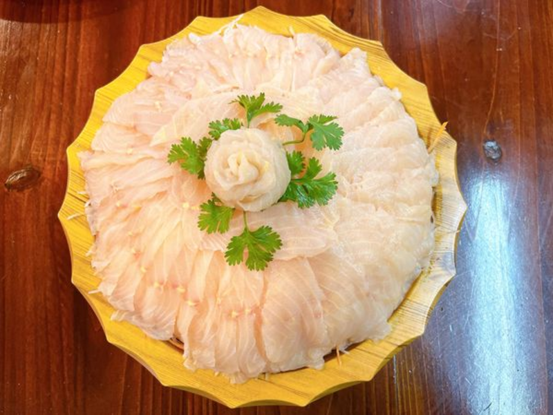 Món sashimi cá tầm là “món tủ” tại nhà hàng Cá Tầm Vua