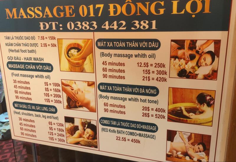 Bảng giá dịch vụ massage của cửa tiệm trên phố Cầu Mây