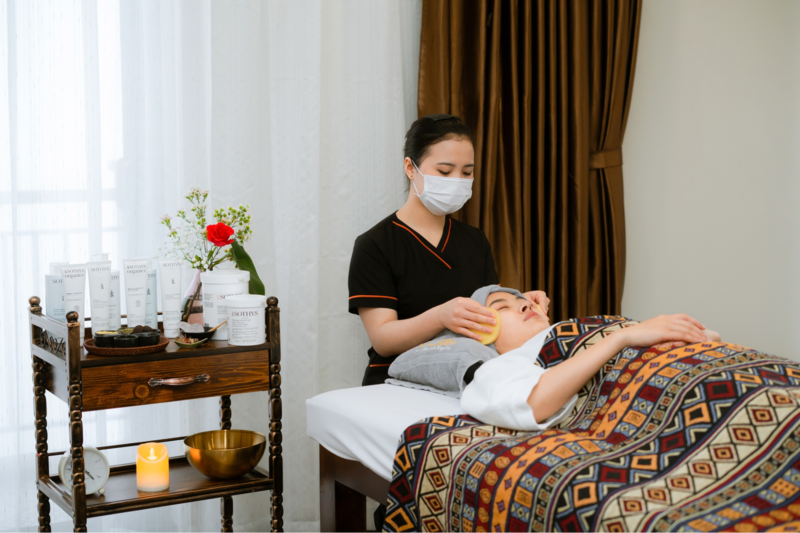 Liệu pháp massage mặt giúp làm se khít lỗ chân lông và cải thiện tình trạng da