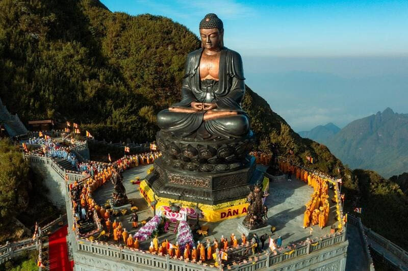 Đại tượng Phật A Di Đà ngự tọa tại vùng long mạch trọng yếu
