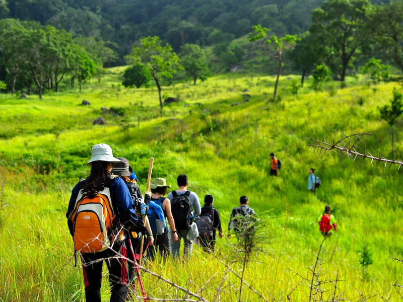 Nhiều du khách thích thú khi chinh phục đỉnh núi Chúa với nhiều tour leo núi theo đoàn hướng dẫn viên chuyên nghiệp khi nơi này còn hoạt động du lịch