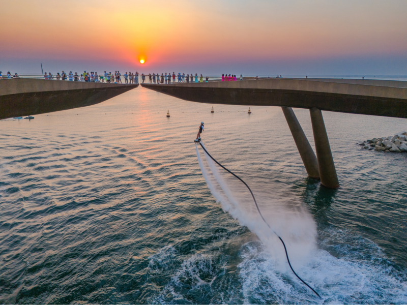 Những màn trình diễn flyboard kịch tính trên không chỉ có tại show diễn Love Hurricane