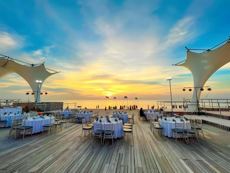 Không gian hướng biển ngắm hoàng hôn cực đẹp tại Sunset Sanato Beach Club