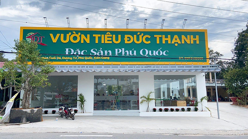 Cửa hàng bán các thành phẩm từ tiêu cùng nhiều đặc sản Phú Quốc khác tại vườn tiêu Đức Thạnh