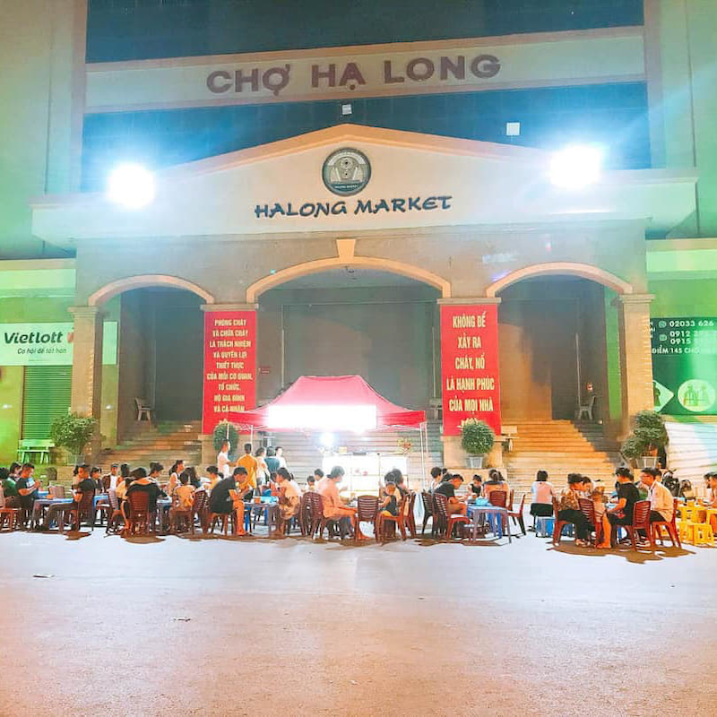 Không gian quán sữa chua của bà Hà