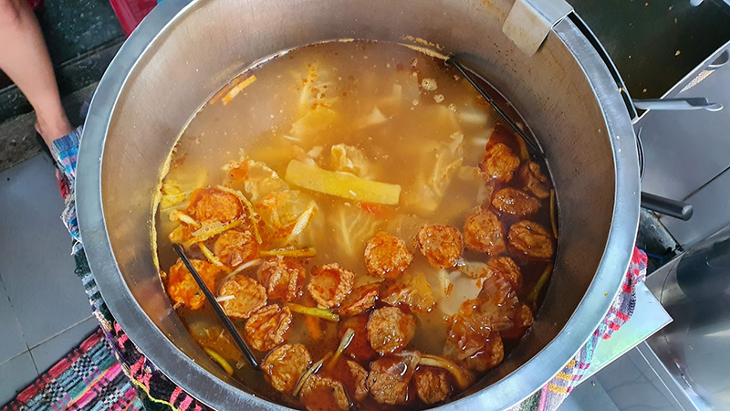 Nồi nước lèo thơm ngon, đậm đà