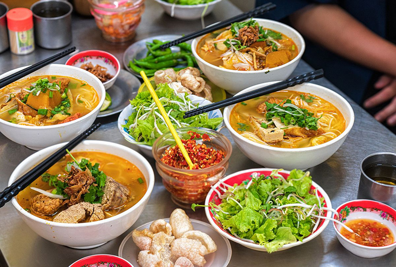 quán Dì Gái có bún trứng cá hoặc bún cá thu