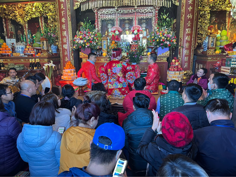 Gian thờ Tam Thánh Mẫu trang nghiêm