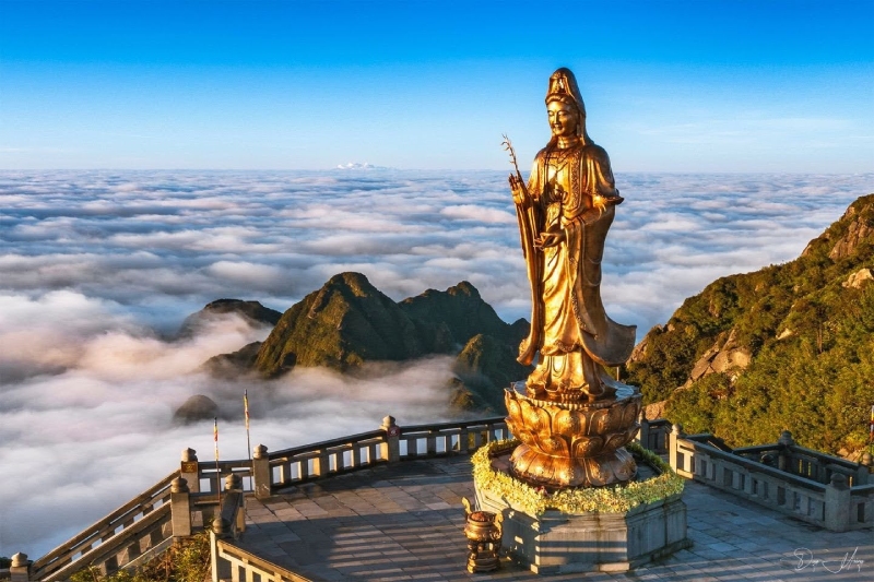 Bề mặt tượng Phật được chạm khắc tinh vi