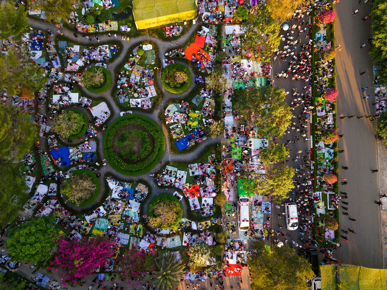 “Ngủ núi” đón năng lượng từ núi thiêng – một nét văn hóa bản địa độc đáo chỉ có ở núi Bà. Ảnh: Sun World Ba Den Mountain.