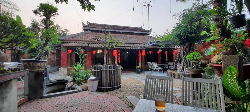 Không gian bên ngoài Cà Phê Cổ Quán