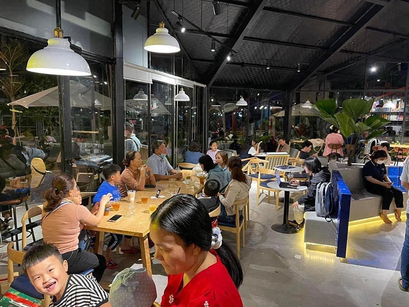 Quán thu hút đa dạng đối tượng khách hàng