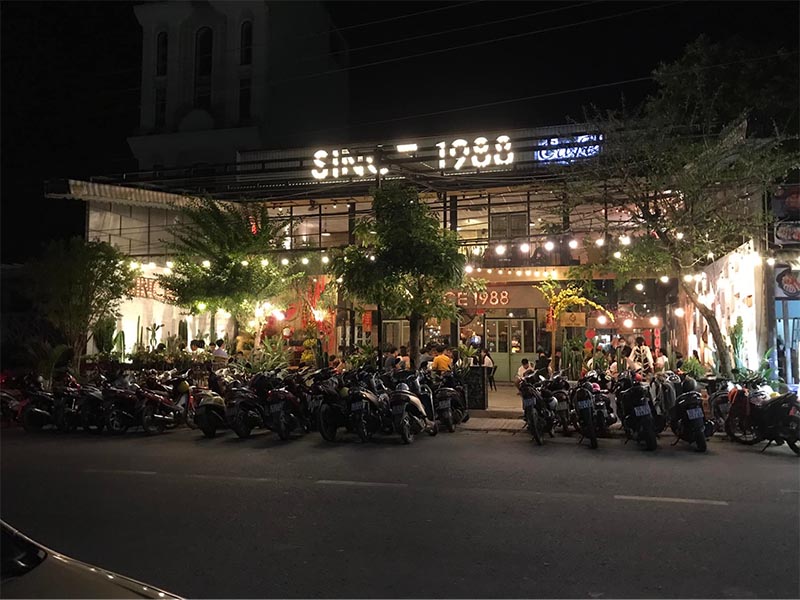 Quán có không gian để xe rộng rãi
