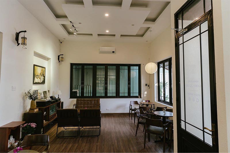 Không gian yên tĩnh bên trong nhà Mầm Coffee thích hợp để học tập và làm việc