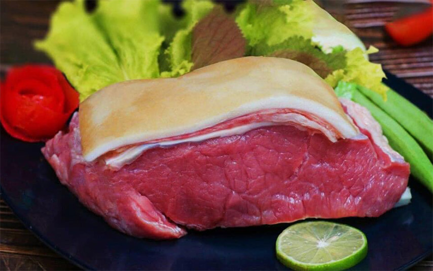 Thịt bò tơ có màu đỏ hồng và lớp da mỏng