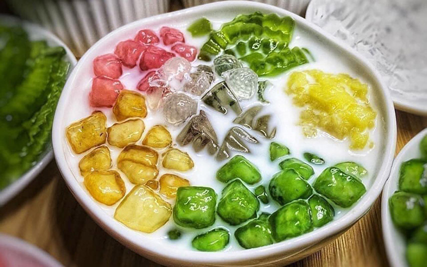 Món chè sương sa hạt lựu đầy màu sắc