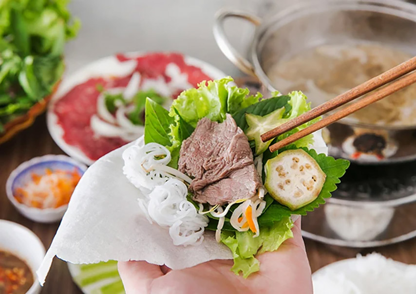 Món bánh tráng phơi sương cuốn thịt luộc ở Tây Ninh