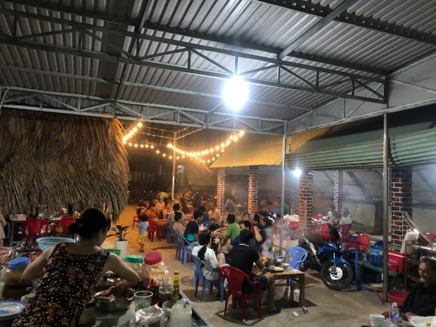 Toàn cảnh không gian quán Bò tơ Bích Chị 