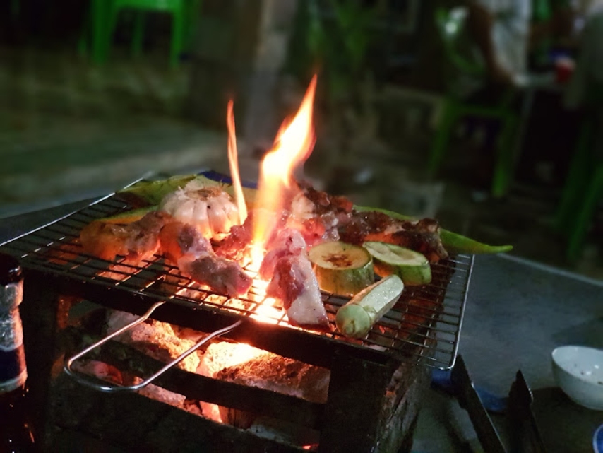 Không gian quán thích hợp để tổ chức tiệc nướng 
