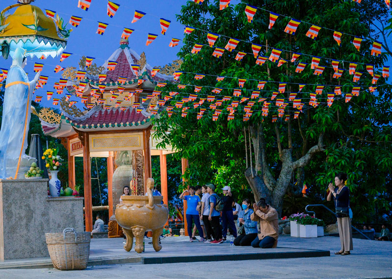 xin lộc chùa bà tây ninh