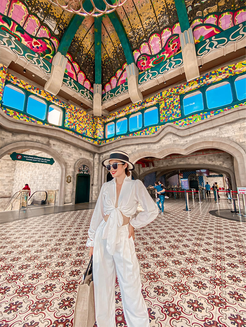 Sảnh trung tâm nhà ga Vân Sơn 