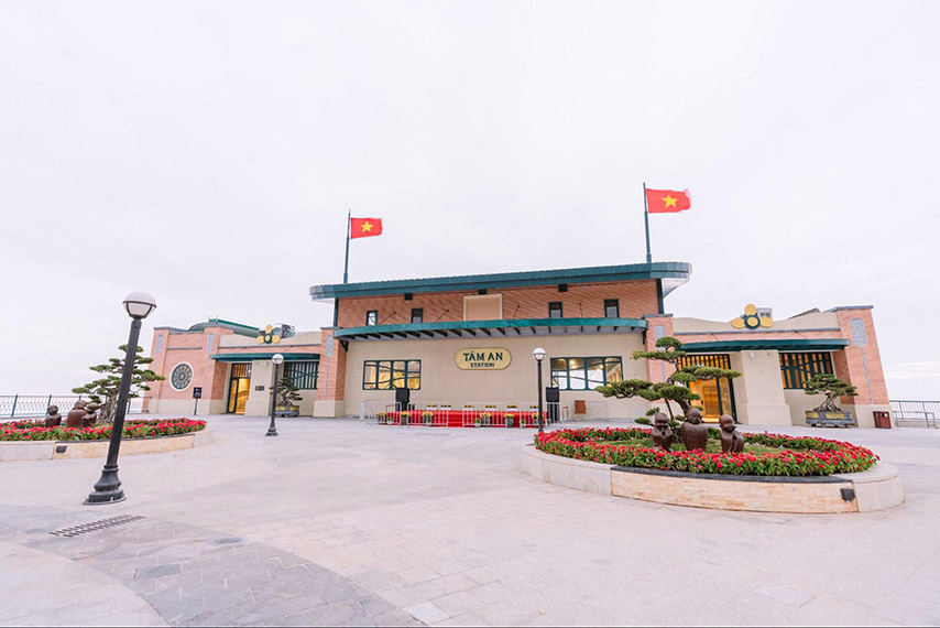 Toàn cảnh nhà ga Tâm An trên đỉnh núi Bà Đen