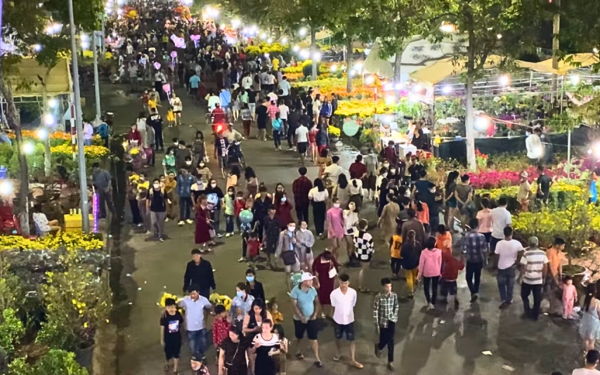 Khu chợ đông vui ngày Tết
