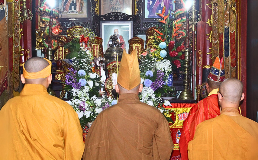 Không gian uy nghiêm bên trong chùa Phước Lưu Tây Ninh
