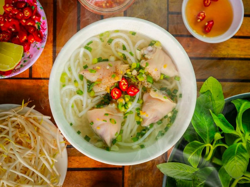 Bánh canh Trảng Bàng là một trong những món ăn đặc sản Tây Ninh