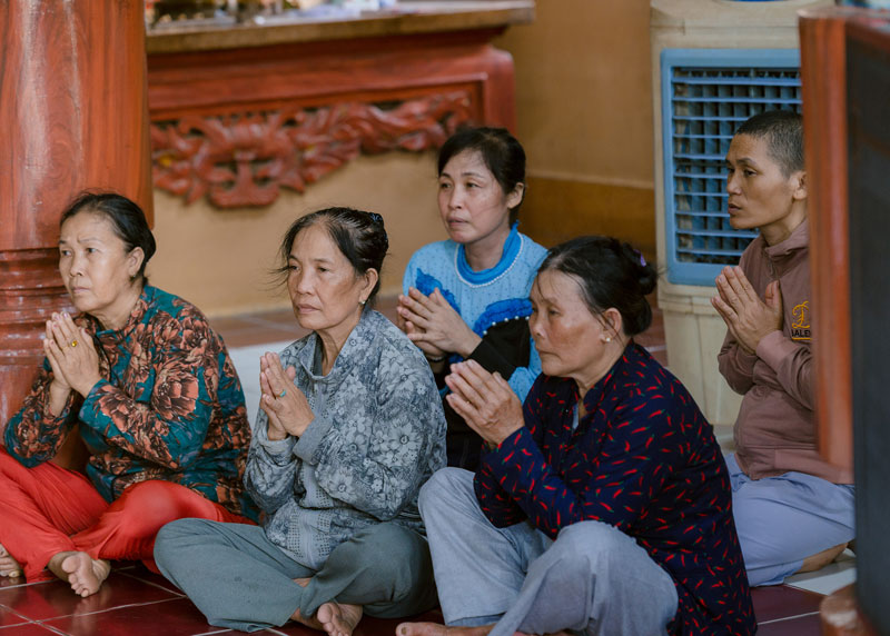 Khách khấn vái này vía Linh Sơn Thánh Mẫu