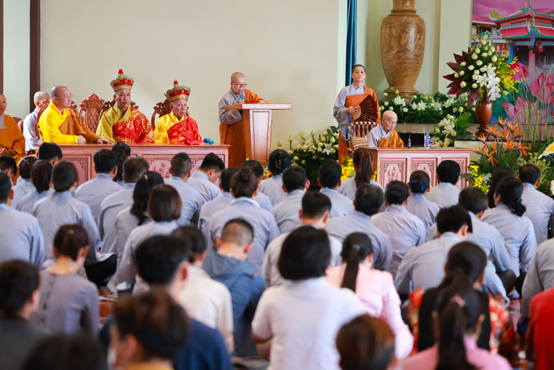 Bài giảng pháp nhận được nhiều sự quan tâm của du khách gần xa