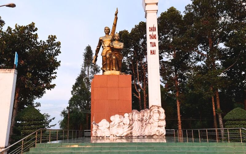Tượng đài chiến thắng khi quan sát ở cự ly gần