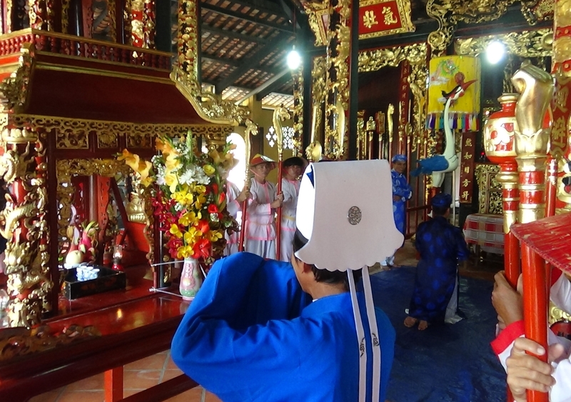 Khung cảnh lễ Cầu Bông đình Hiệp Ninh