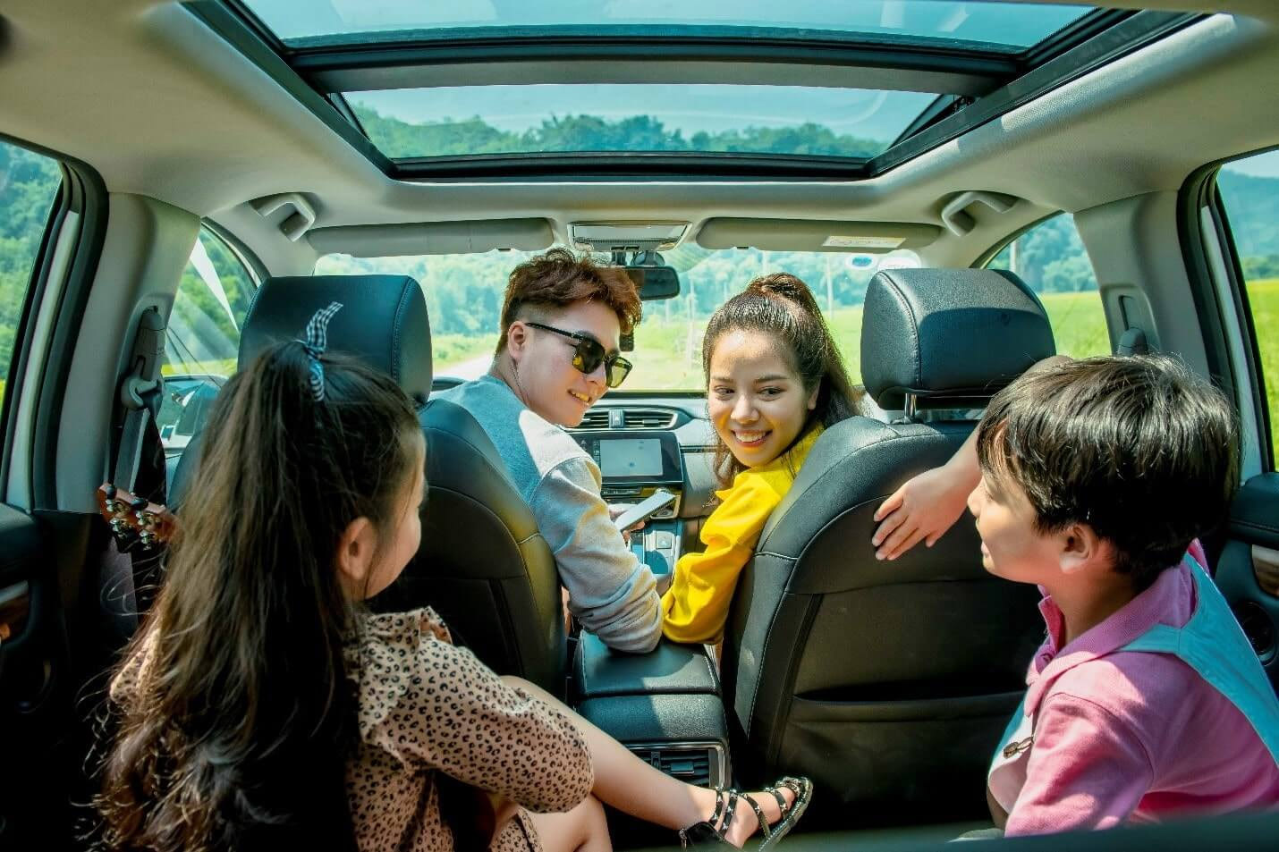 Bạn nên lựa chọn di chuyển bằng ô tô nếu đi theo đoàn gia đình