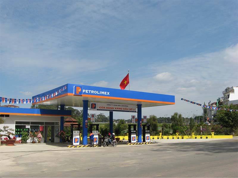 Đổ đầy xăng hoặc lưu lại tọa độ cây xăng gần nhất là một trong những kinh nghiệm khi tới khu du lịch hồ Dầu Tiếng