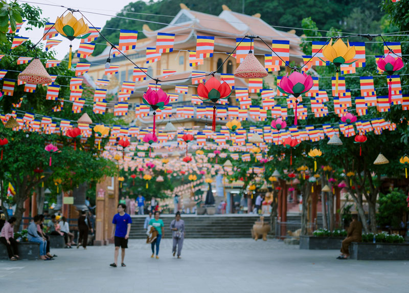 Không gian lễ Vía Bà