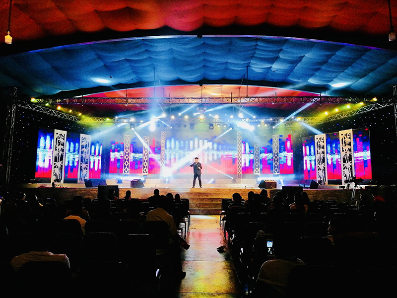Tiết mục trình diễn cùng dàn âm thanh, ánh sáng, màn hình led
