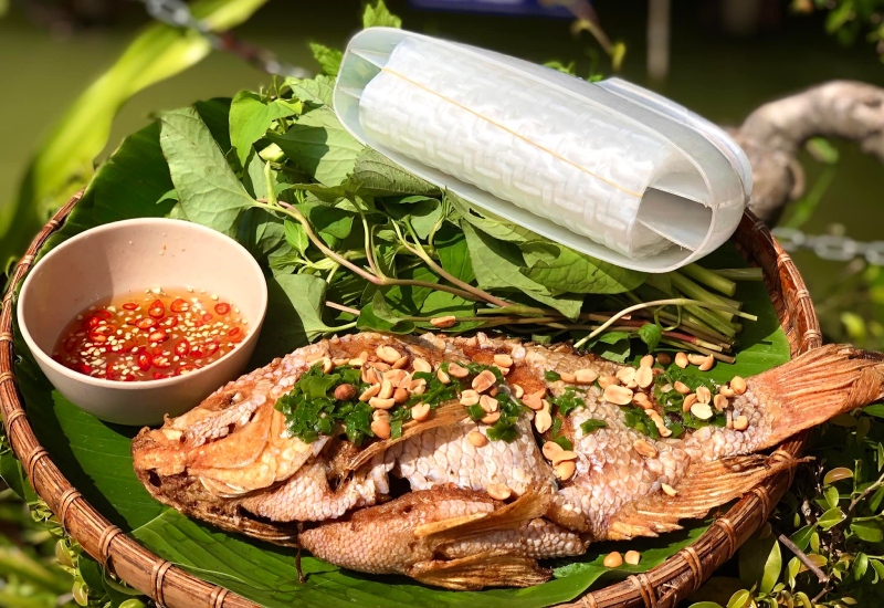 Món cá nướng dân dã được phục vụ tại đây