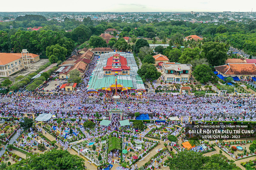 Dòng người nô nức hướng về Tòa Thánh dự Hội Yến 2023