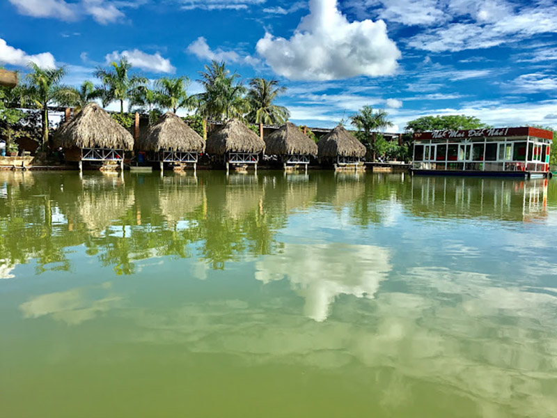 Phong cảnh hữu tình tại quán cây phượng 