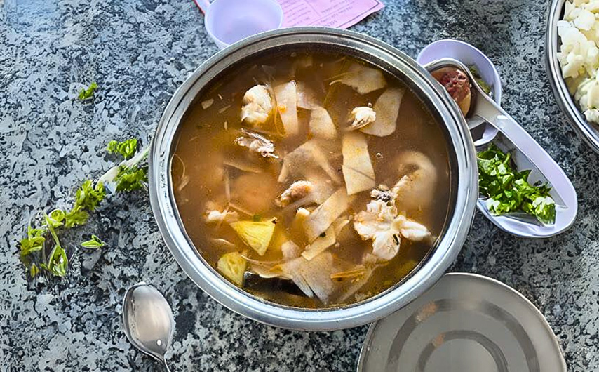 Một suất lẩu cá lăng tại Nhà hàng An Tâm 