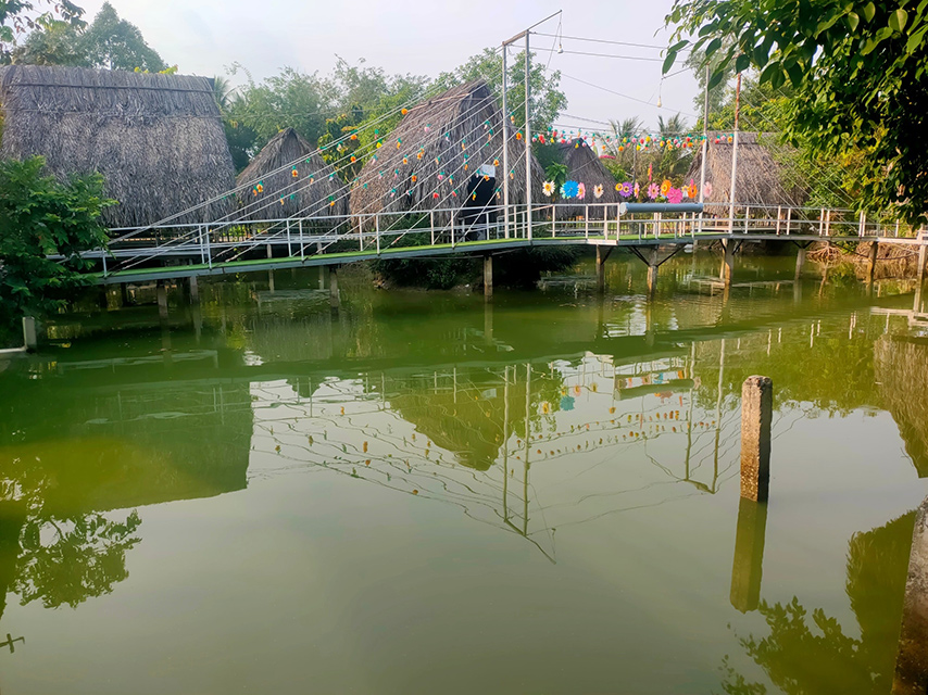 Chòi lá tại Long Châu quán 