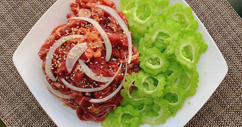 Bò né khổ qua là một trong những món ăn đắt khách tại Bê thui Tư Hồng 