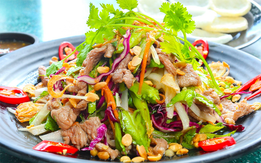Món gỏi bò đậu rồng tại quán bò Tây Ninh Nón Lá