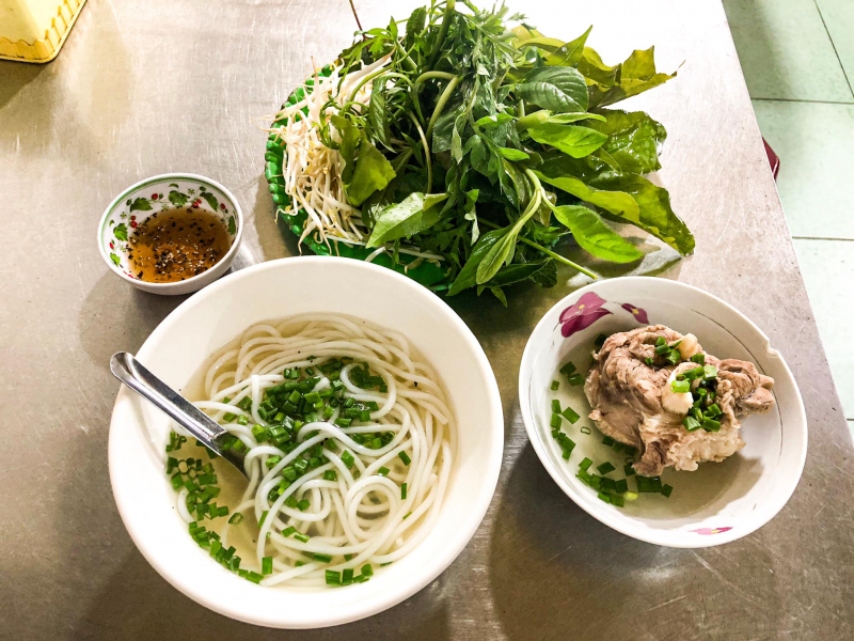 Rau mặt trăng ăn kèm với bánh canh Trảng Bàng 