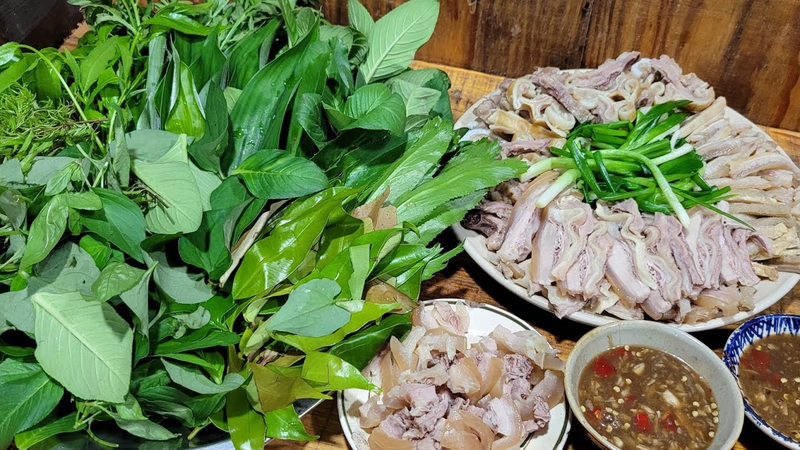 Bò tơ Tây Ninh hấp cuốn lá trâm sắn chấm cùng mắm nêm