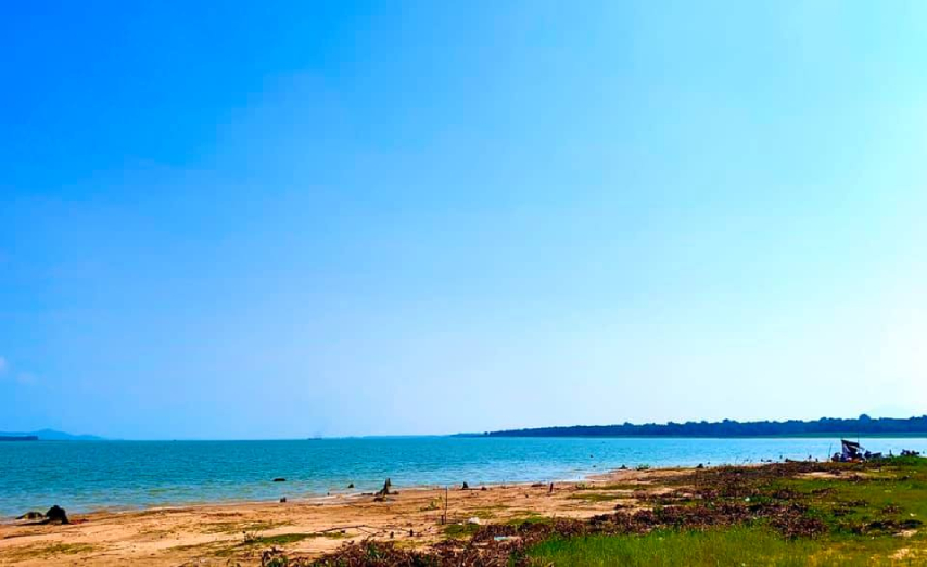 Khung cảnh du lịch Suối Bà Chiêm vào buổi sáng 