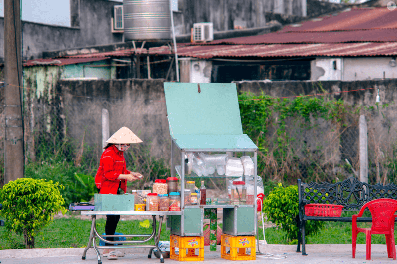 Hàng bánh tráng trộn nhỏ tại công viên Tân Châu Tây Ninh
